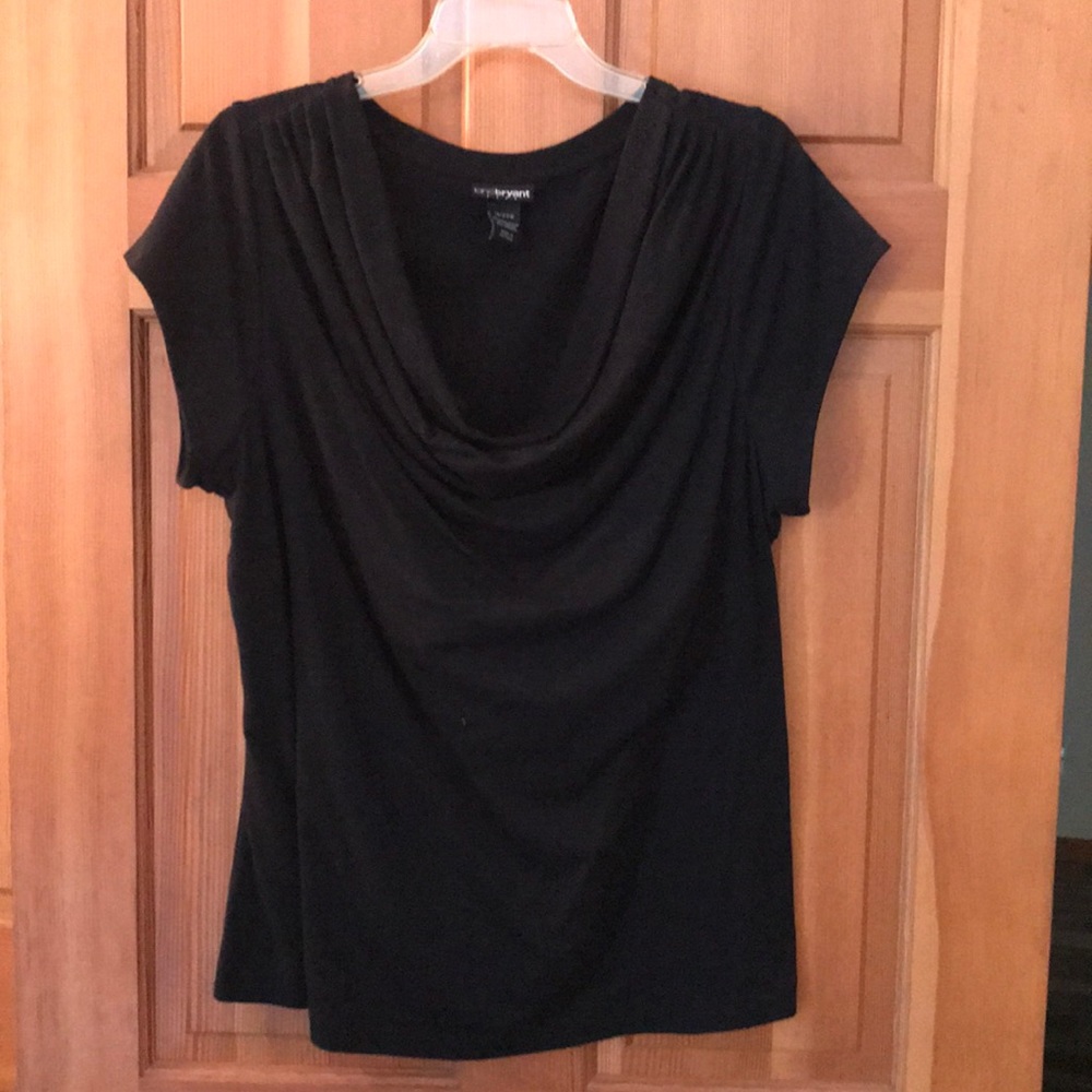 Women’s scoop neck shirt